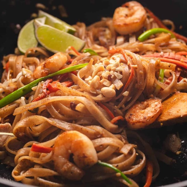 Pad Thai (1/2 tray).
